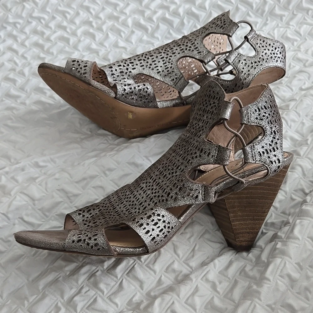 Vince Camuto step into